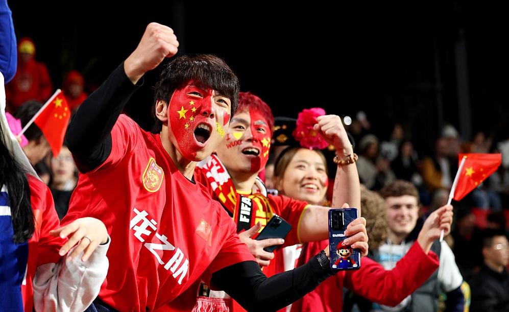 包含精彩瞬间不断上演，双方球队要在场上拼尽全力的词条