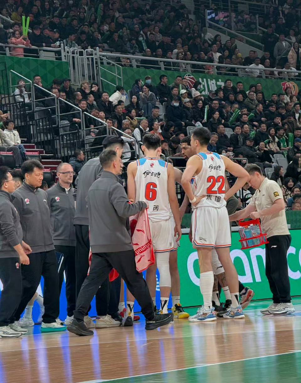 九游真人娱乐-篮球职业联赛季后赛搏命对决引起广泛关注的简单介绍