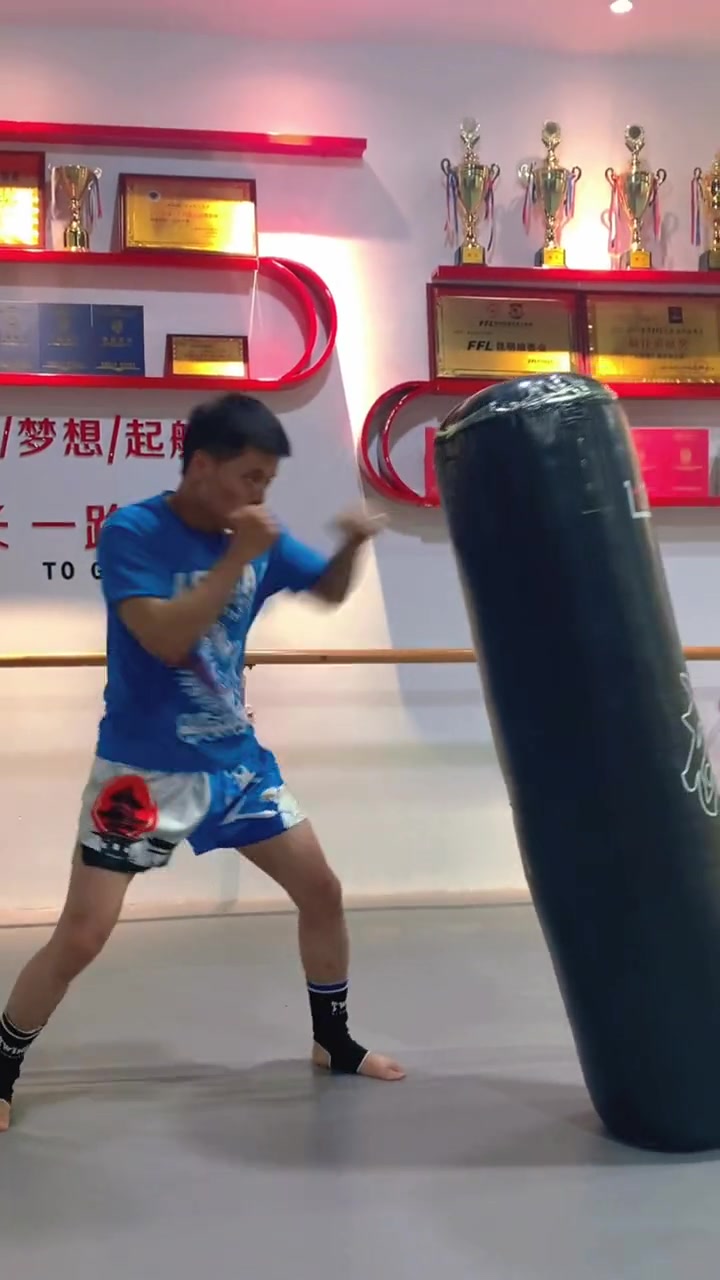 九游平台官网-热血搏击勇夺胜利，壮哉豪门巅峰对决